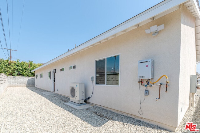 Building Photo - 1221 N Azusa Ave