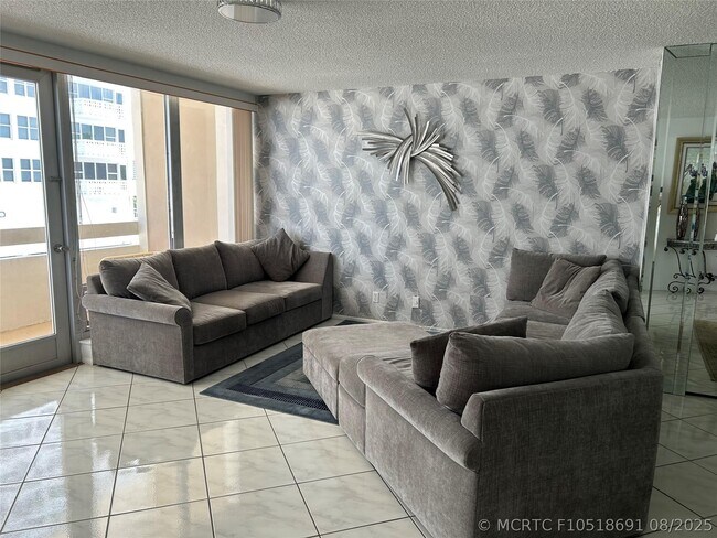 Building Photo - 4020 Galt Ocean Dr