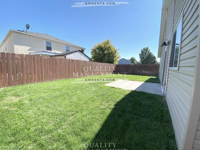 Building Photo - 784 S Jarbidge Ave