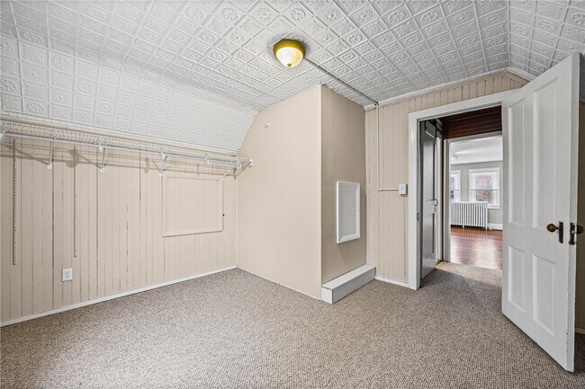 Building Photo - 164 Laburnam Crescent