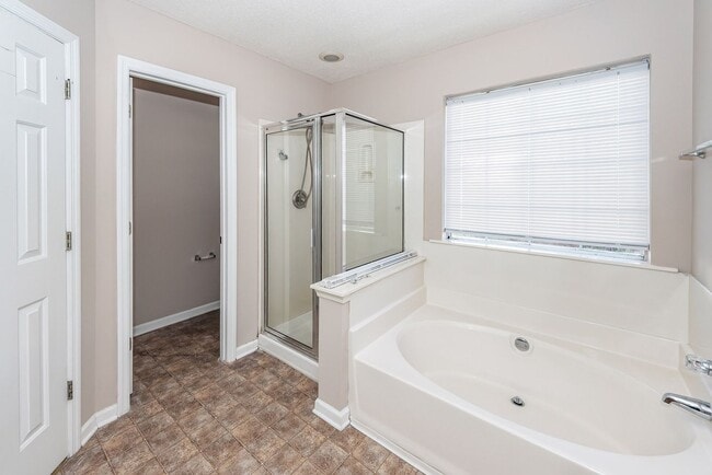 Building Photo - 3 Bedroom, 2 Bathroom Home in Whitehall - North Charleston