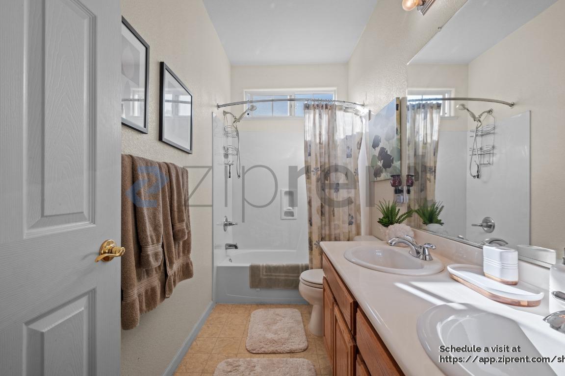 Building Photo - 521 Black Walnut Pl