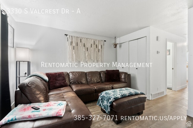 Building Photo - 3330 Yellow Rose Cir