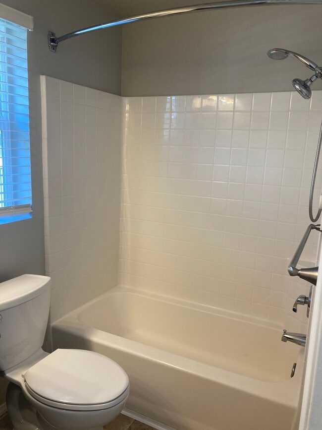 Building Photo - (HAI) Cozy 2-Bedroom, 1-Bathroom Home!