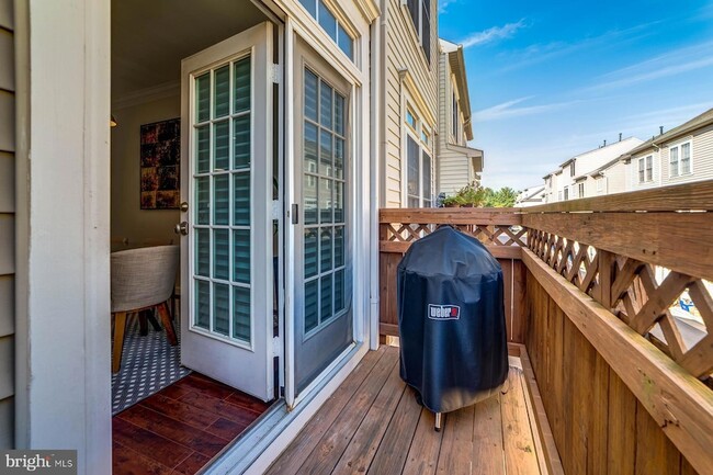 Building Photo - 947 Harrison Cir