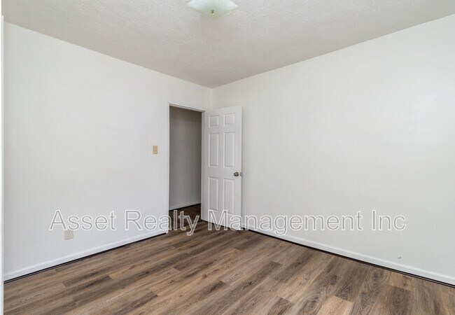 Building Photo - 3928 Porter Ave