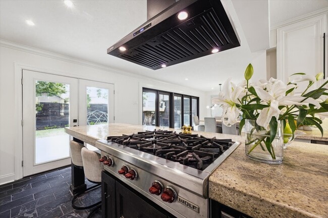 Building Photo - 4148 Bissonnet St