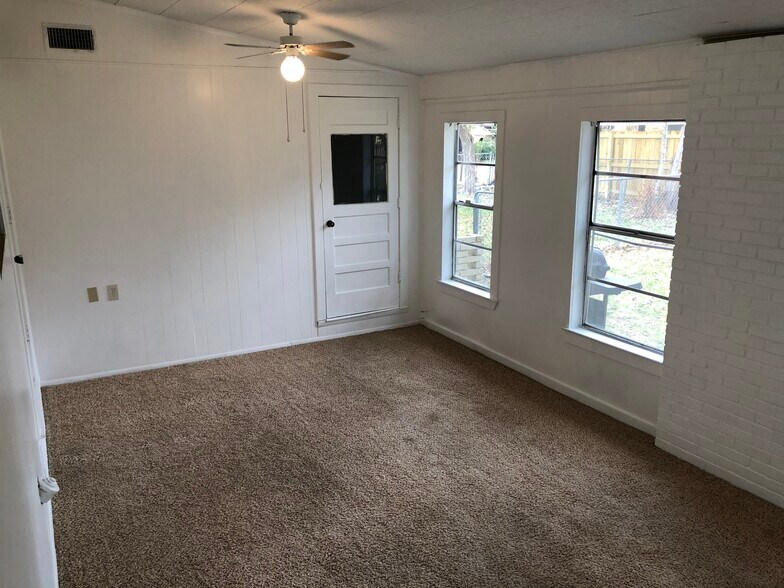 2nd bedroom - 1034 Elizabeth Ave