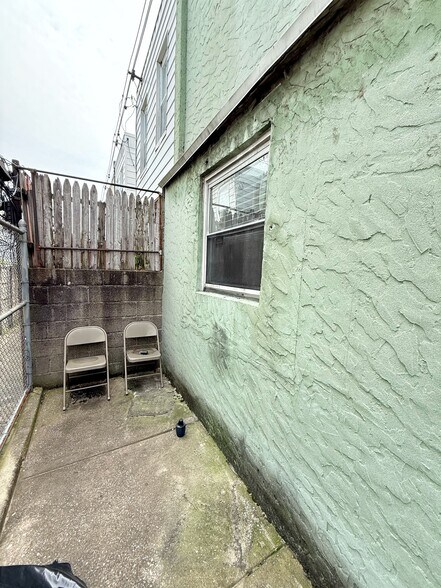 Building Photo - 2323 S Carlisle St