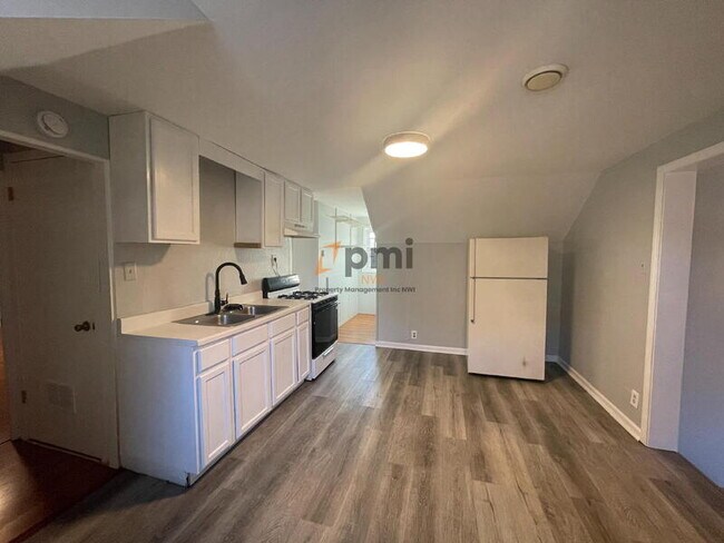 Building Photo - 8000 Lake Shore Dr