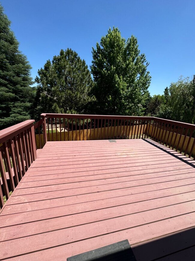 Building Photo - Charming 5 Bed 3 Bath House