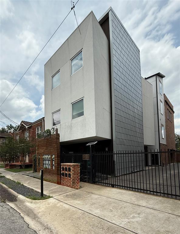 Primary Photo - 1313 Isabella St