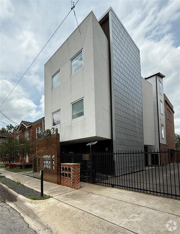 Building Photo - 1313 Isabella St