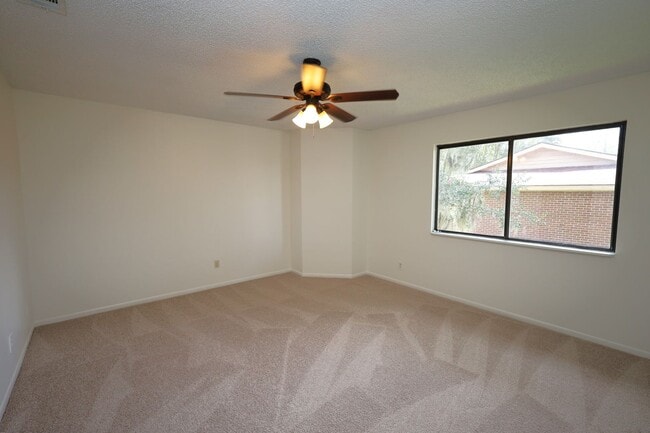 Building Photo - 1307 Baytree Dr