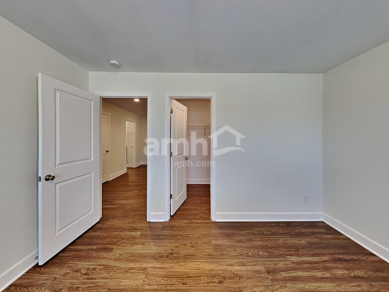 Building Photo - 5708 Lakemont Dr