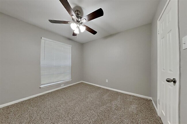 Building Photo - 2602 Clear Ridge Dr
