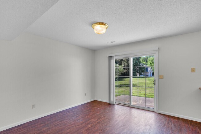 Building Photo - 4401-4403-4403 Cheryl Ct