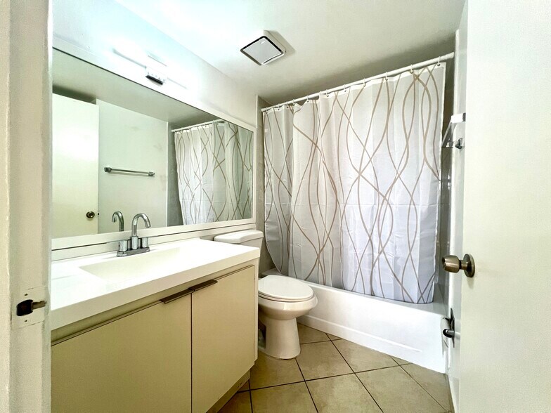 Building Photo - 10315 NW 9th Street Cir