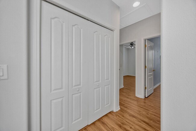 Building Photo - 10414 Tulip Field Way