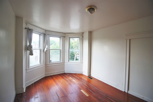 Building Photo - 2025/2026 JHU Off-Campus Awesome 6bd/3ba s...