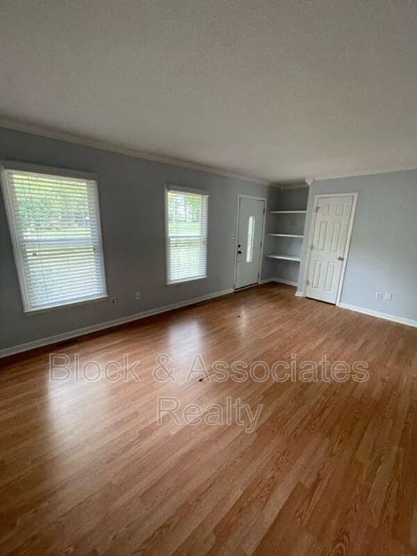 Building Photo - 8 Bradsher Ct