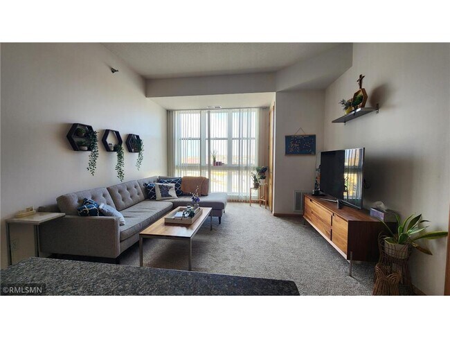 Building Photo - 2650 University Ave W