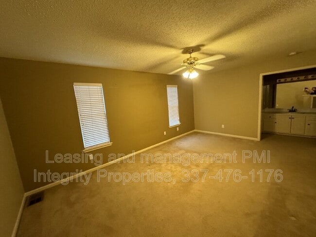 Building Photo - 109 Sugarcreek Dr