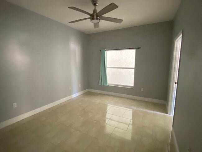 Building Photo - 4/3 Kissimmee Home with Guest-Suite