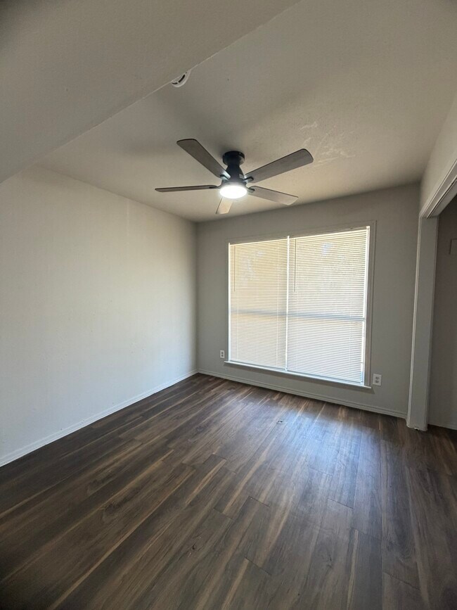 Building Photo - 10001 Westpark Dr