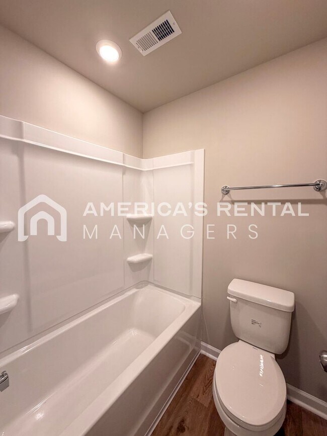 Building Photo - Spacious 4-Bedroom Home with Upstairs Loft!