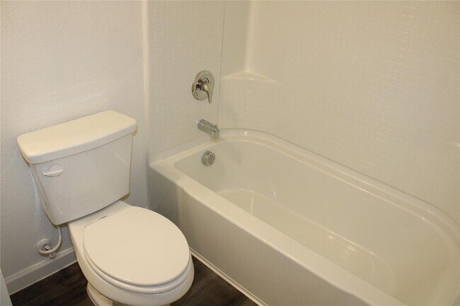 Building Photo - 1665 Hossler Trl