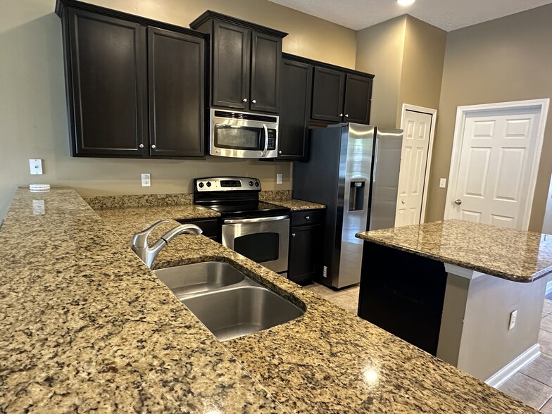 Kitchen - 12154 Narrowleaf Ct