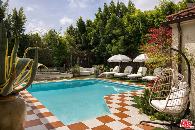 Building Photo - 1745 N Vista St