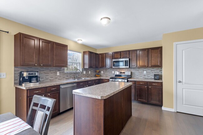 Building Photo - 430 Rockcrest Way