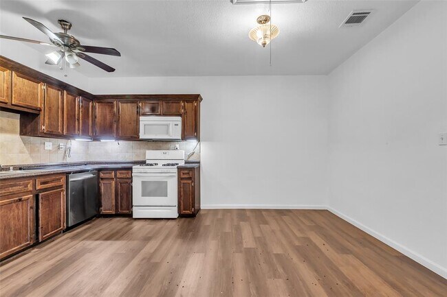 Building Photo - 3925 Woodleigh St