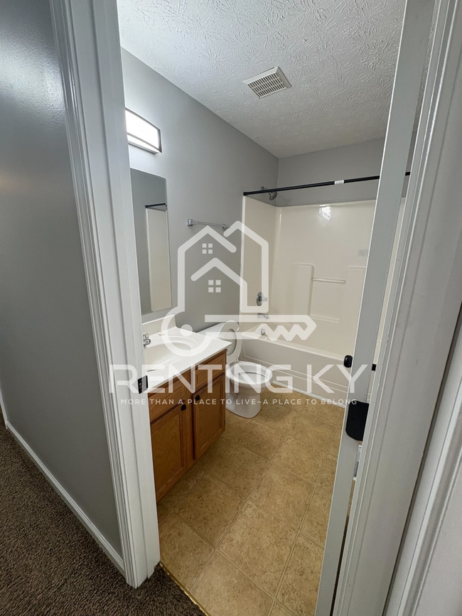 Building Photo - 2-Bed, 1.5-Bath Duplex/Townhome with Garage!