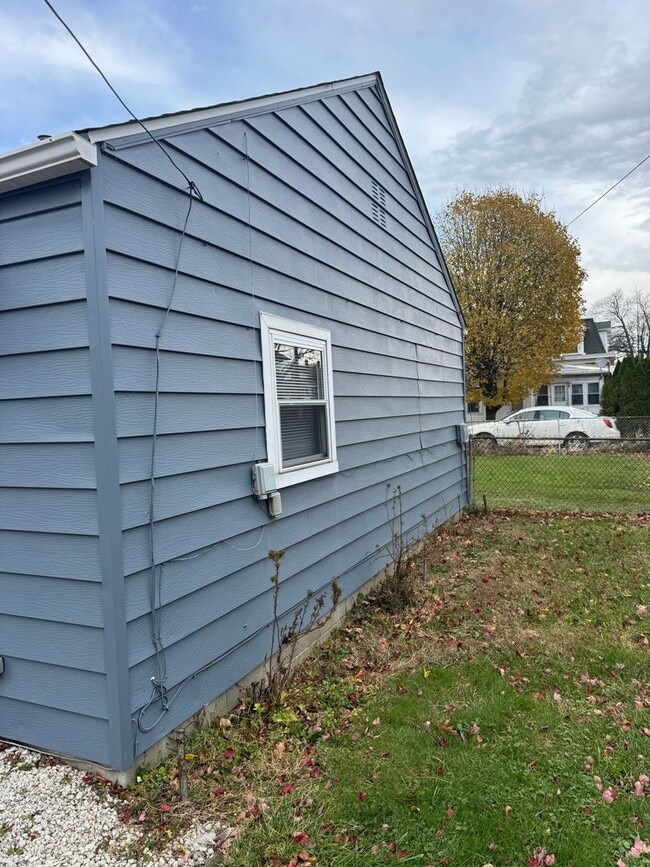 Building Photo - Newly remodeled 2 bedroom home
