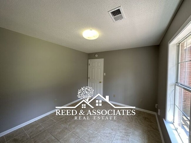 Building Photo - Nice 3 Bedroom in Collierville!