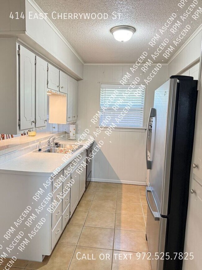 Building Photo - 414 E Cherry Wood Ln