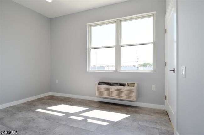 Building Photo - 82 E 31st St