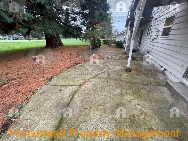 Building Photo - 661