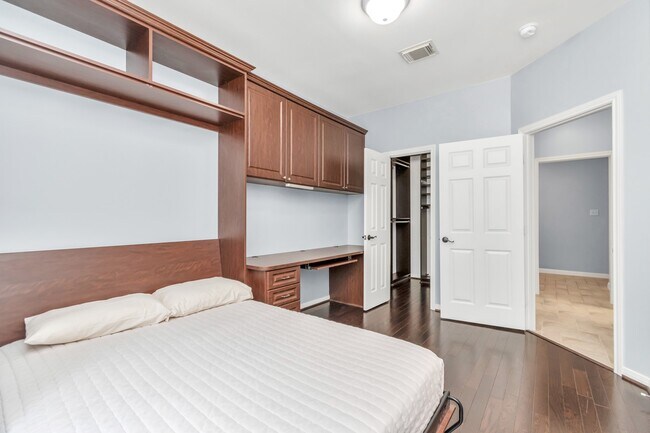 Building Photo - 2901 W Dallas St