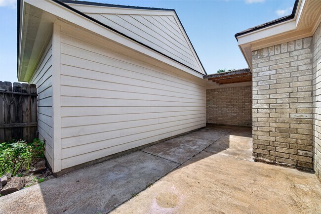 Building Photo - 4131 Baynard Dr