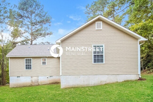 Building Photo - 3 Bedroom Pet-Friendly Home in MONROE, GA with Main Street Renewal