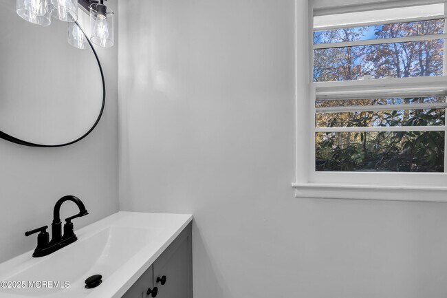 Building Photo - 16 Burdge Dr