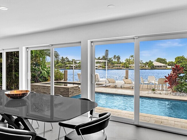 Building Photo - 1640 NE 43rd St