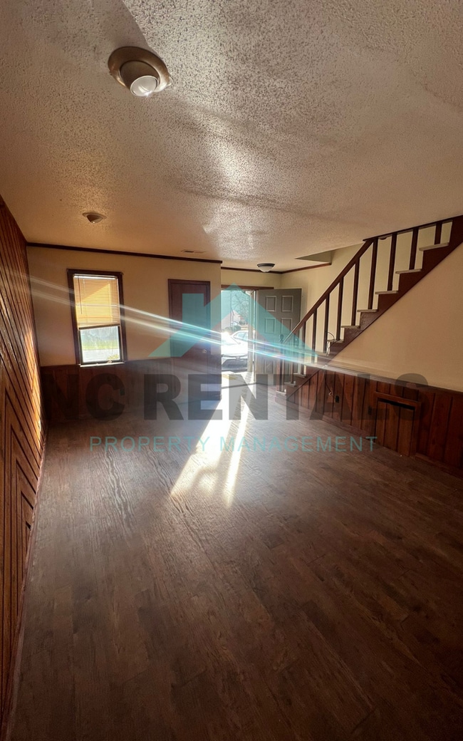 Building Photo - 340 Vista Cir