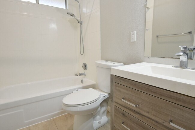 Building Photo - Remodeled and Spacious 4 Bedroom 2.5 Bath Home in Desirable South San Jose Neighborhood