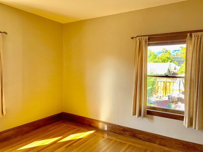 Building Photo - Advent- Low Deposit Rockridge Home W/ Beau...