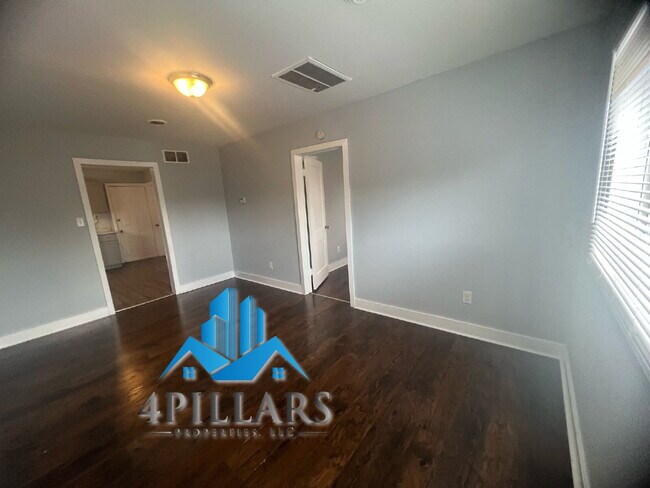 Building Photo - 1120 W 150th St